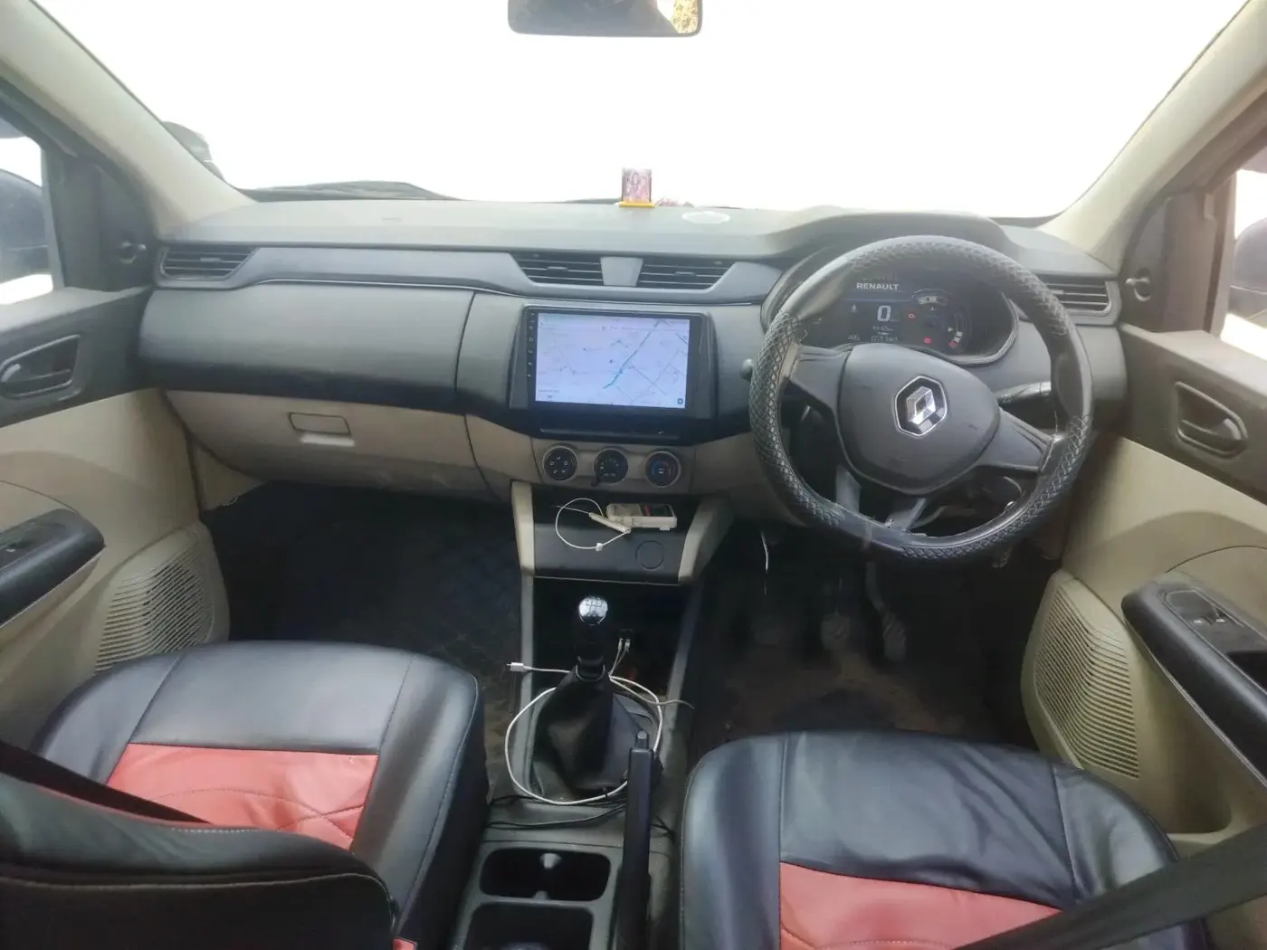 2024 Renault TRIBER RXE MT, Petrol, Manual, 44,105 km, interior