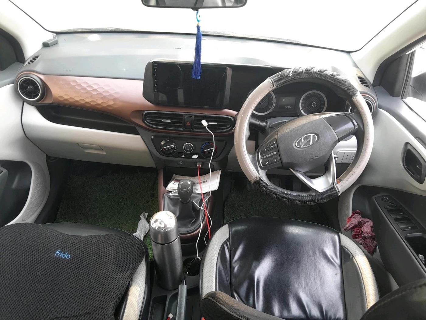 2022 Hyundai AURA S 1.2 CNG, CNG, Manual, 1,58,705 km, interior