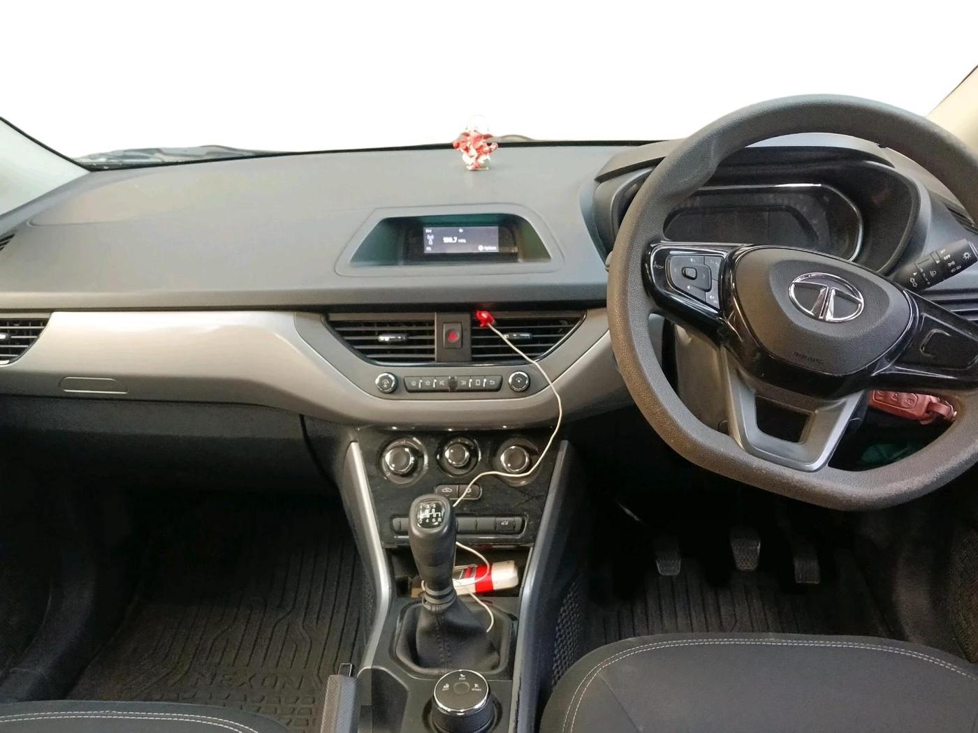 2022 Tata NEXON XM SUNROOF PETROL, Petrol, Manual, 16,546 km, interior