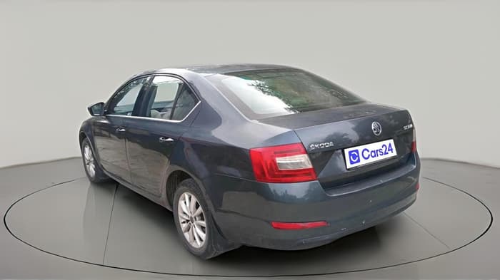 2015 Skoda Octavia ELEGANCE 2.0 TDI AT, Diesel, Automatic, 1,69,377 km, exterior
