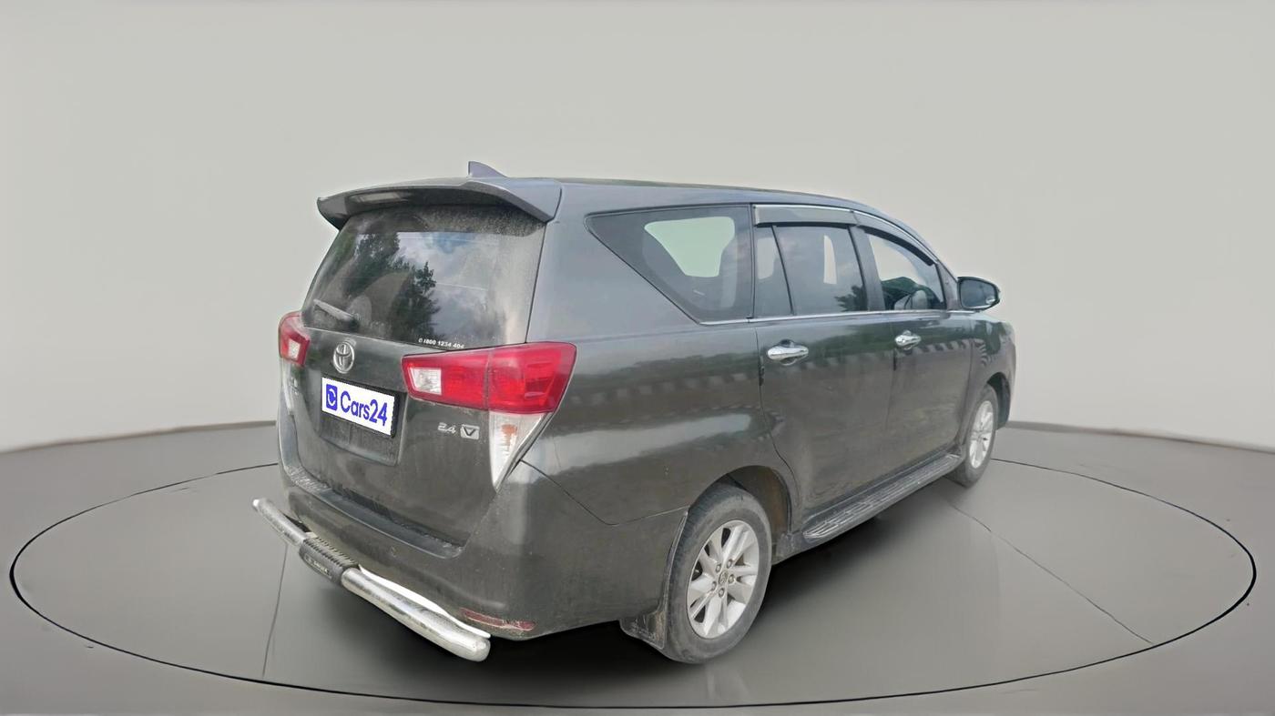 2017 Toyota Innova Crysta 2.4 VX 7 STR, Diesel, Manual, 1,01,552 km, exterior