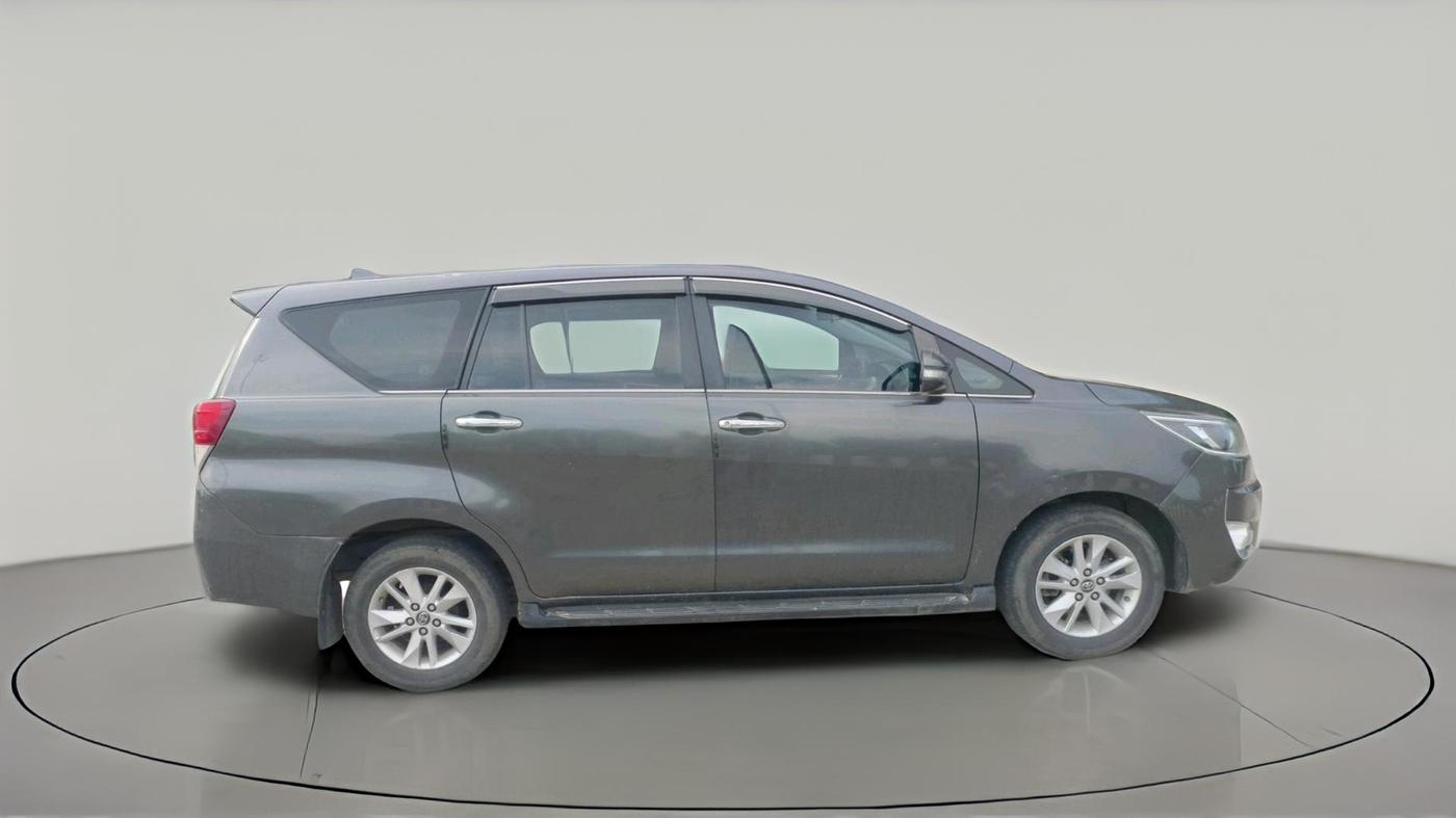 2017 Toyota Innova Crysta 2.4 VX 7 STR, Diesel, Manual, 1,01,552 km, exterior