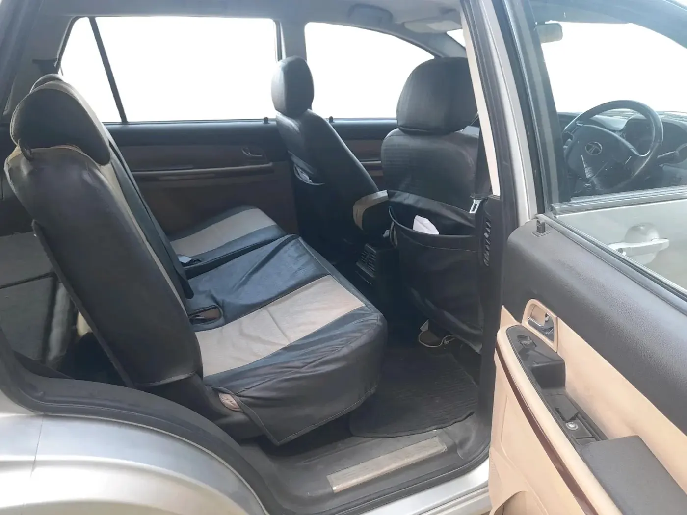 2011 Tata Aria PLEASURE 4X2, Diesel, Manual, 1,59,121 km, interior