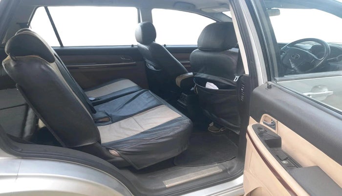 2011 Tata Aria PLEASURE 4X2, Diesel, Manual, 1,59,121 km, interior