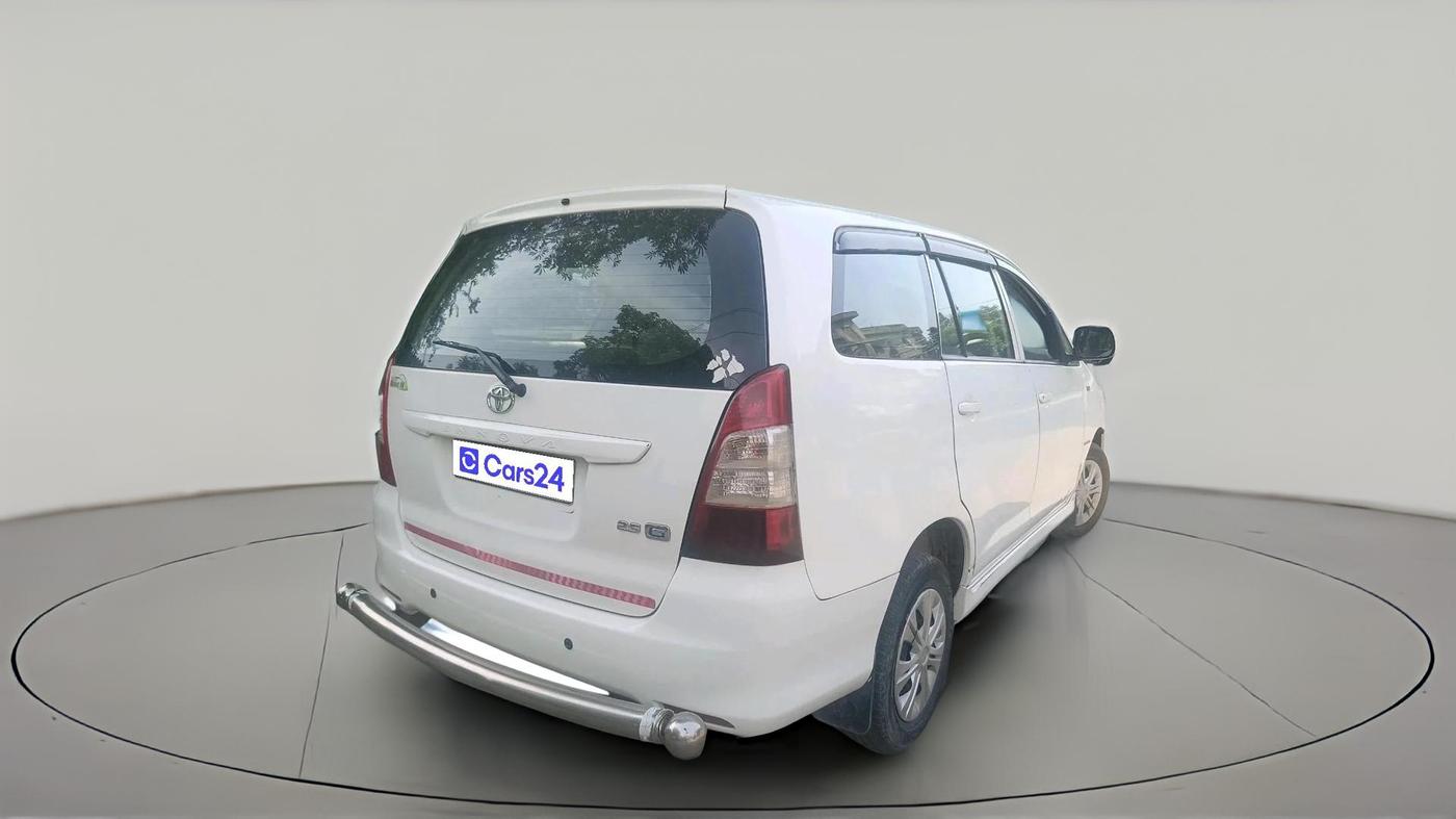 2013 Toyota Innova 2.5 GX 7 STR, Diesel, Manual, 1,43,581 km, exterior