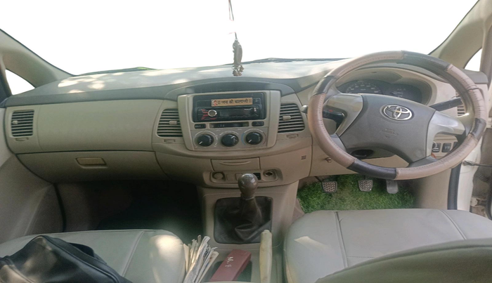 2013 Toyota Innova 2.5 GX 7 STR, Diesel, Manual, 1,43,581 km, interior