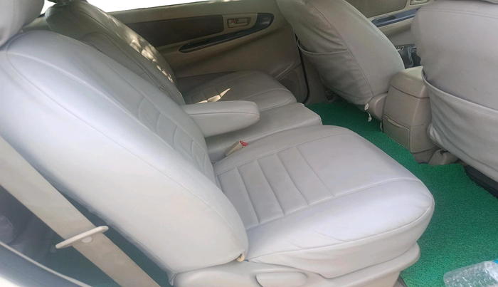 2013 Toyota Innova 2.5 GX 7 STR, Diesel, Manual, 1,43,581 km, interior