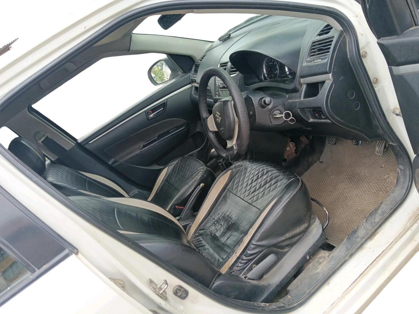 2017 Maruti Swift VXI, Petrol, Manual, 1,22,043 km, interior