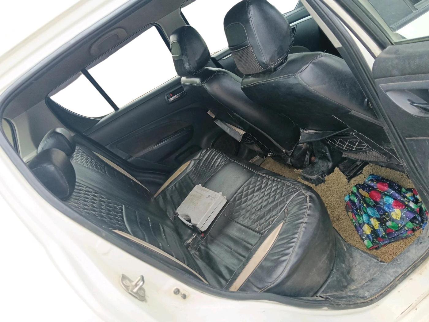 2017 Maruti Swift VXI, Petrol, Manual, 1,22,043 km, interior