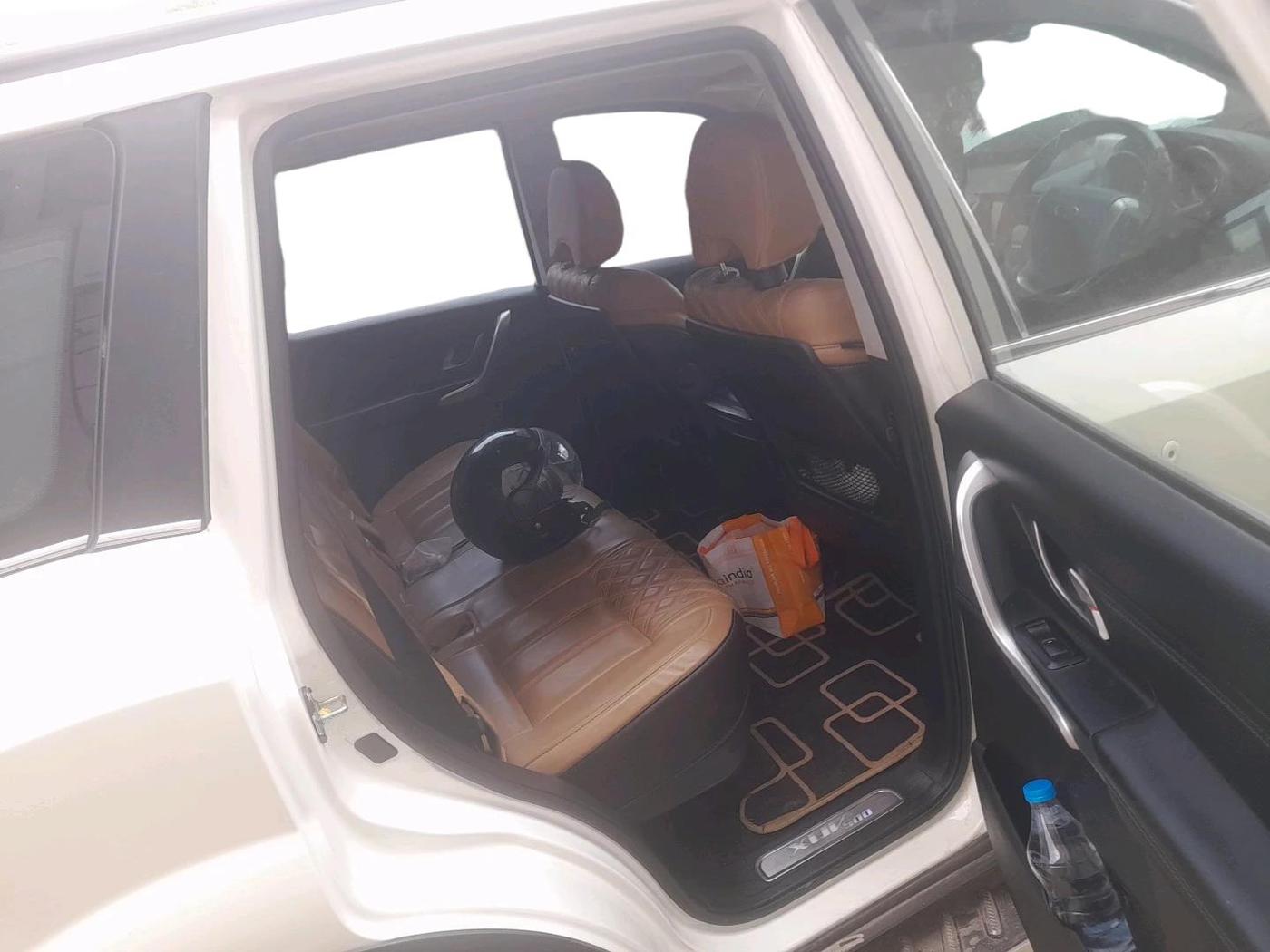 2019 Mahindra XUV500 W11 AT, Diesel, Automatic, 76,254 km, interior