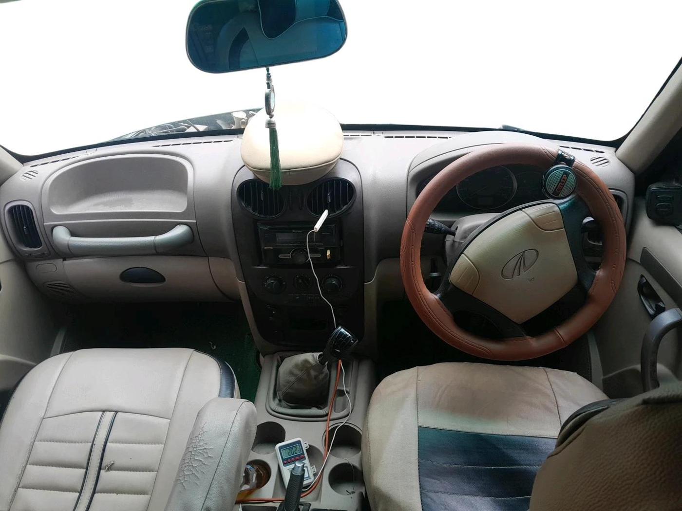 2012 Mahindra Scorpio SLE BS-III, Diesel, Manual, 1,41,943 km, interior