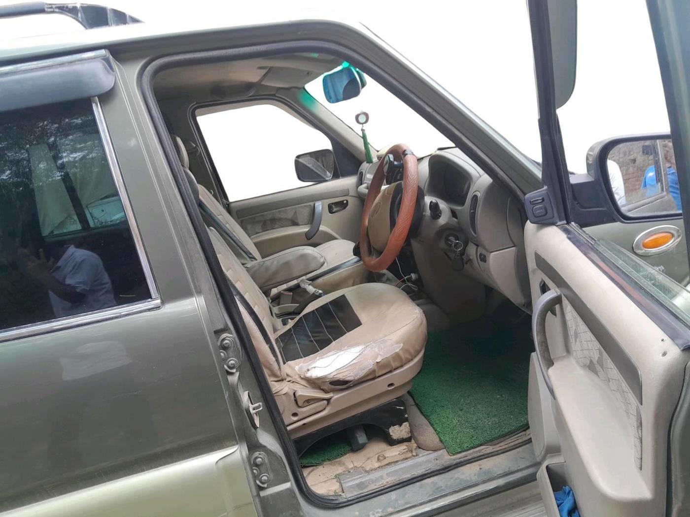 2012 Mahindra Scorpio SLE BS-III, Diesel, Manual, 1,41,943 km, interior
