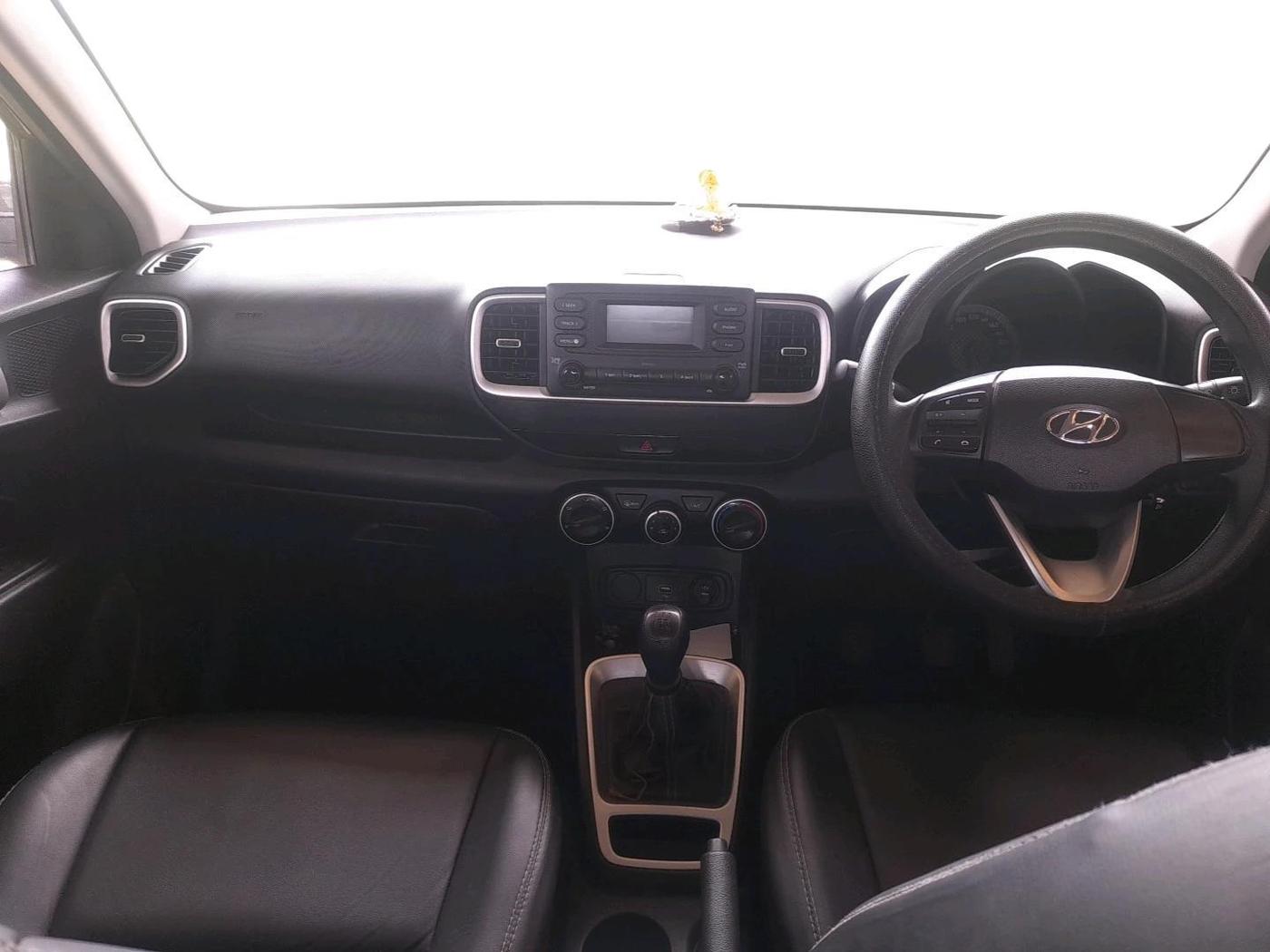 2021 Hyundai VENUE S 1.2, Petrol, Manual, 44,983 km, interior