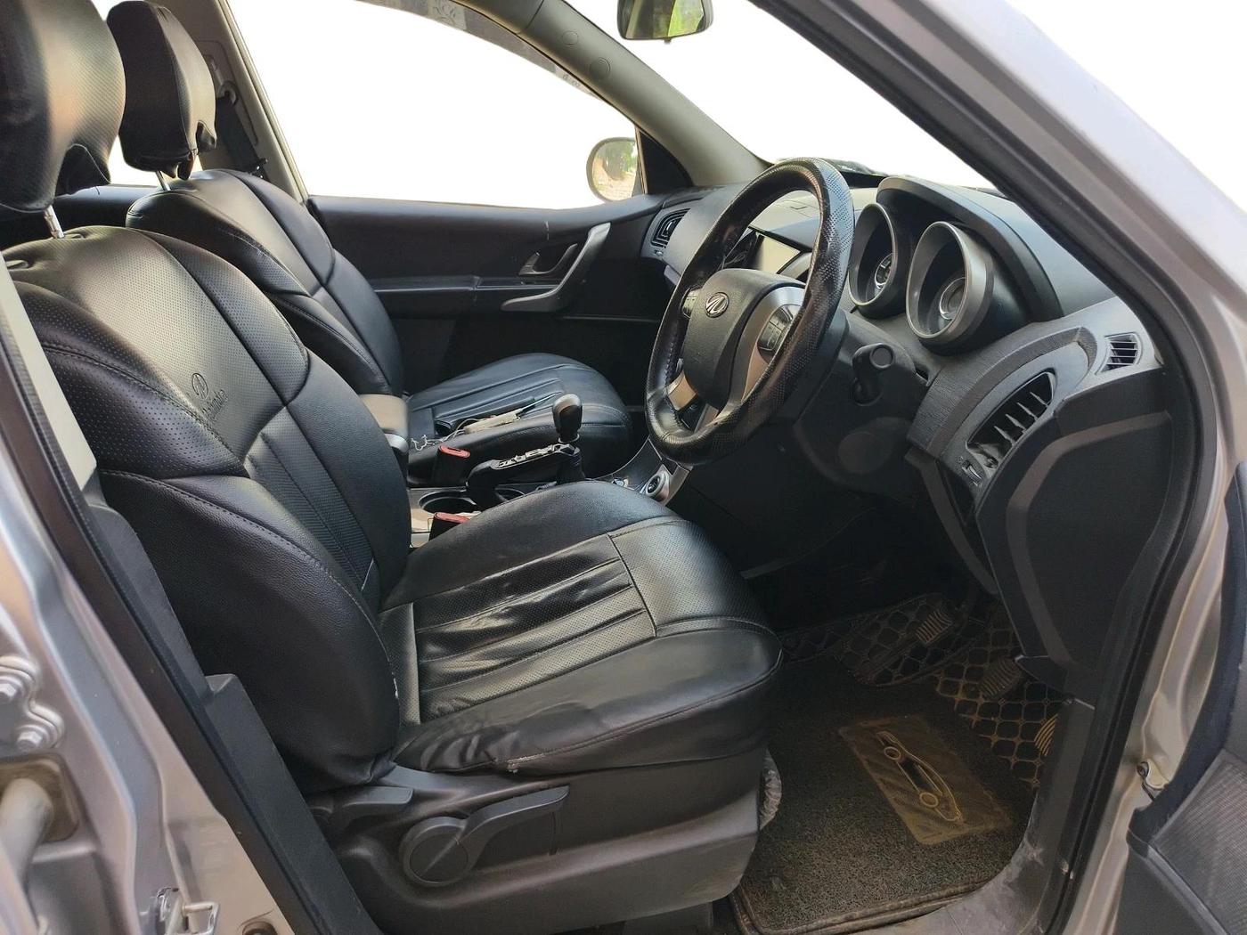 2018 Mahindra XUV500 W7, Diesel, Manual, 1,16,389 km, interior