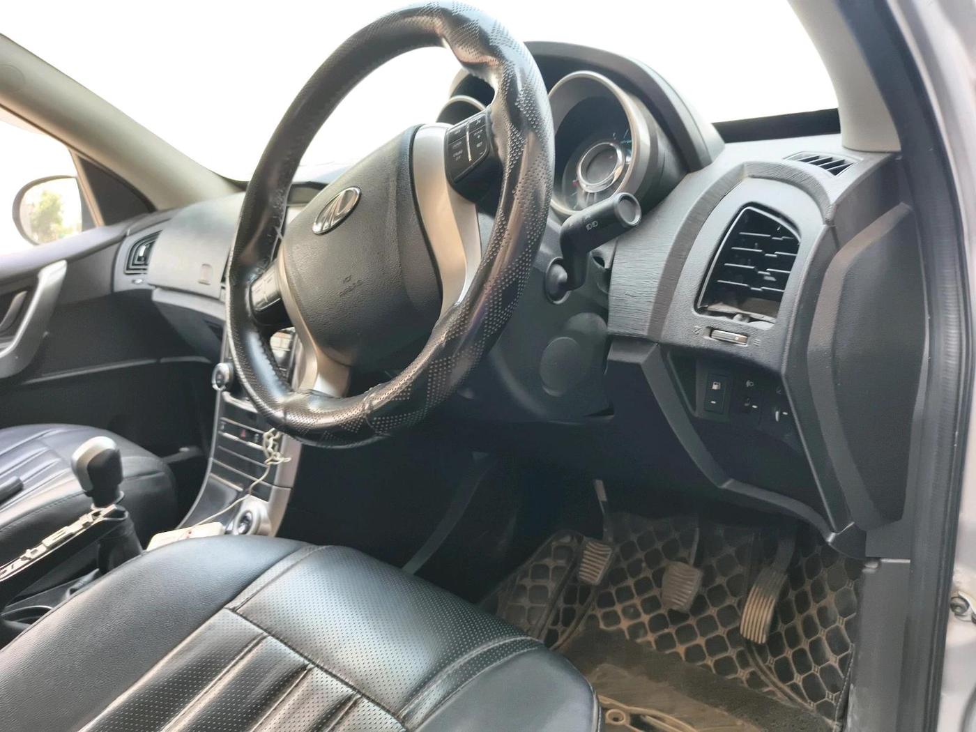 2018 Mahindra XUV500 W7, Diesel, Manual, 1,16,389 km, interior