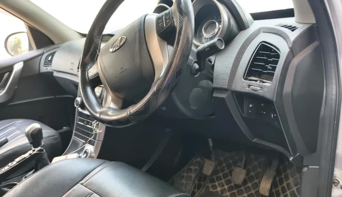 2018 Mahindra XUV500 W7, Diesel, Manual, 1,16,389 km, interior