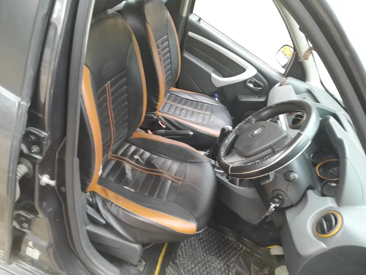 2015 Renault Duster RXL 85PS EXPLORE, Diesel, Manual, 1,63,753 km, interior
