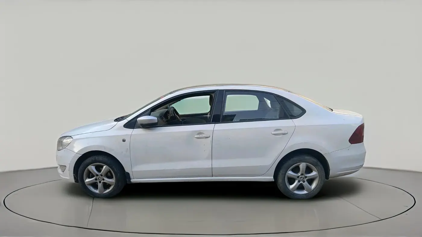 2014 Skoda Rapid AMBITION 1.6 TDI CR MT PLUS, Diesel, Manual, 1,09,249 km, exterior