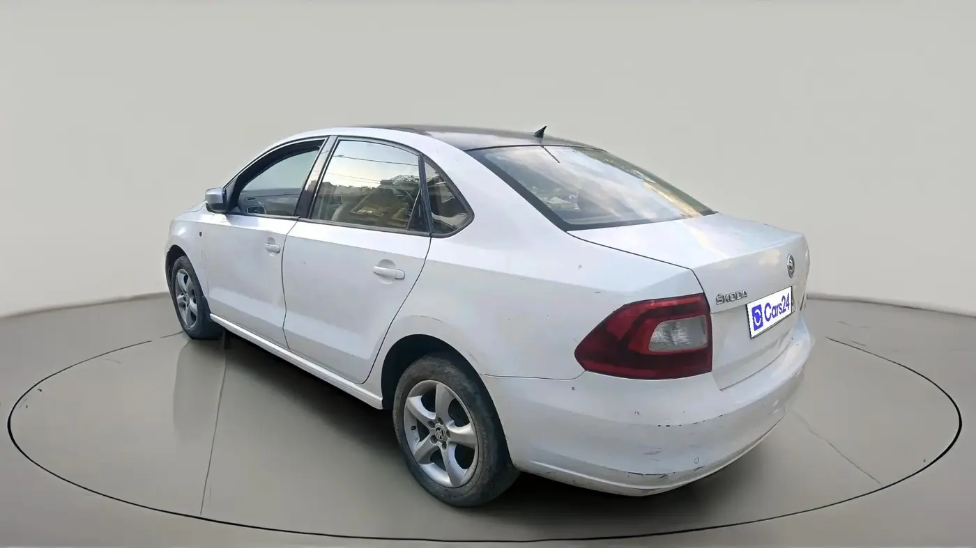 2014 Skoda Rapid AMBITION 1.6 TDI CR MT PLUS, Diesel, Manual, 1,09,249 km, exterior