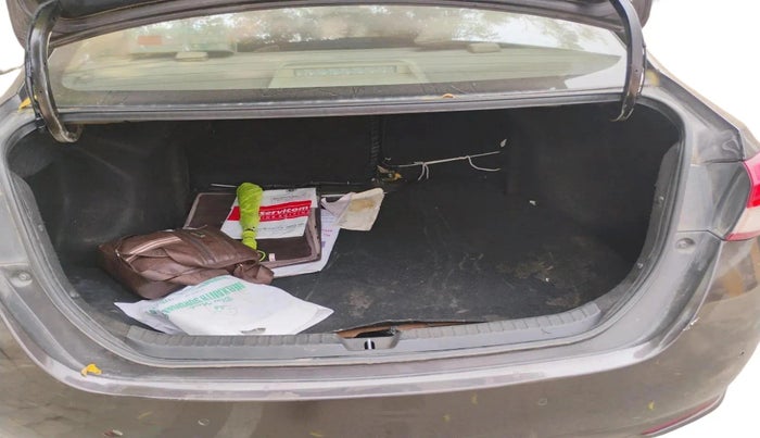 2018 Toyota YARIS V MT, Petrol, Manual, 1,56,094 km, exterior