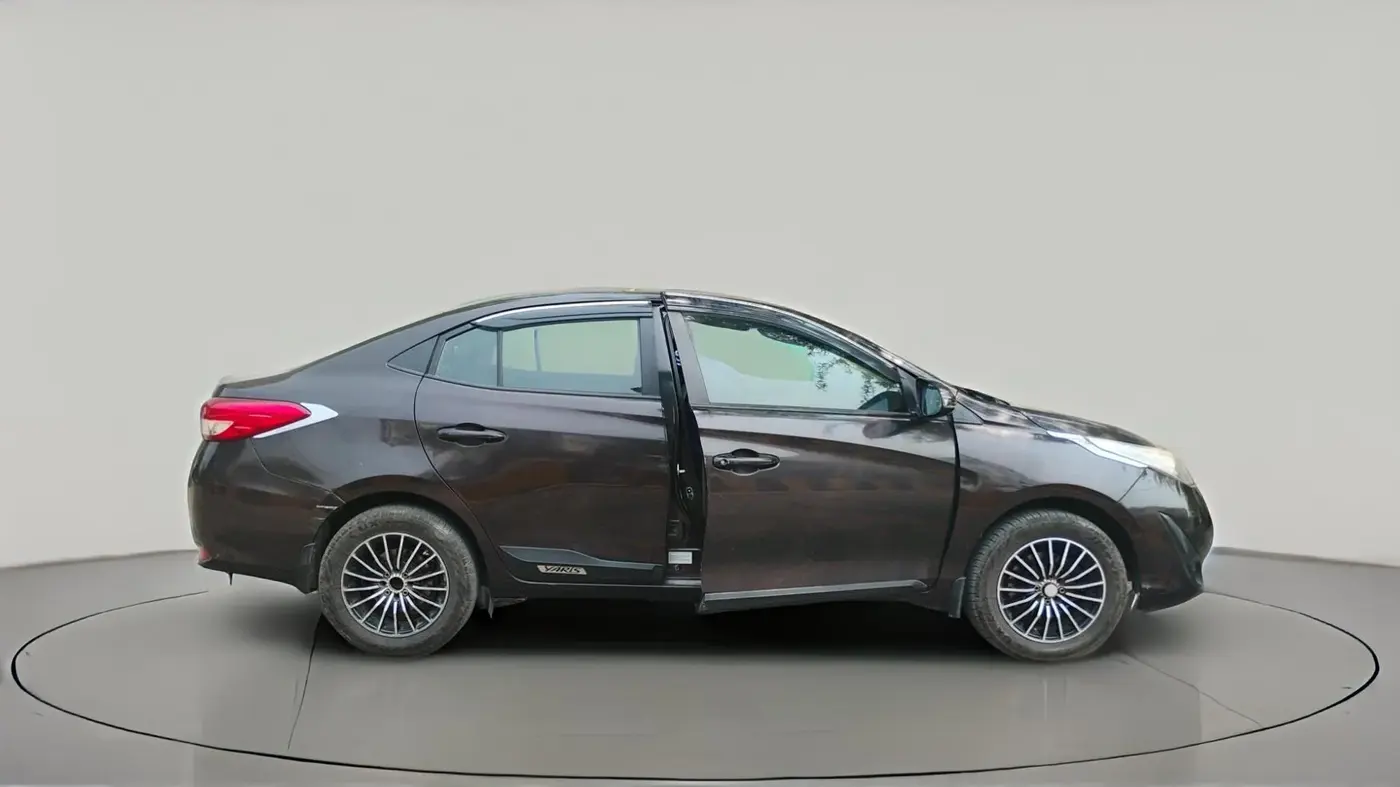 2018 Toyota YARIS V MT, Petrol, Manual, 1,56,094 km, exterior