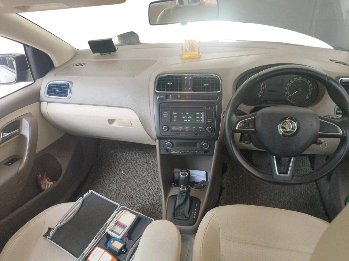 2015 Skoda Rapid ELEGANCE 1.6 TDI CR MT, Diesel, Manual, 74,953 km, interior