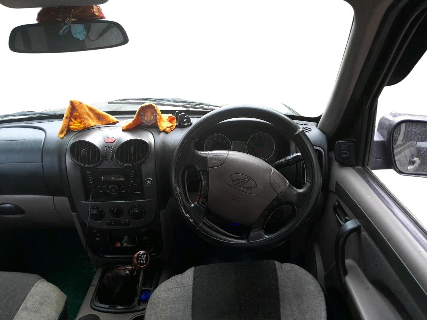 2013 Mahindra Scorpio VLX 2WD BS-III, Diesel, Manual, 1,29,420 km, interior