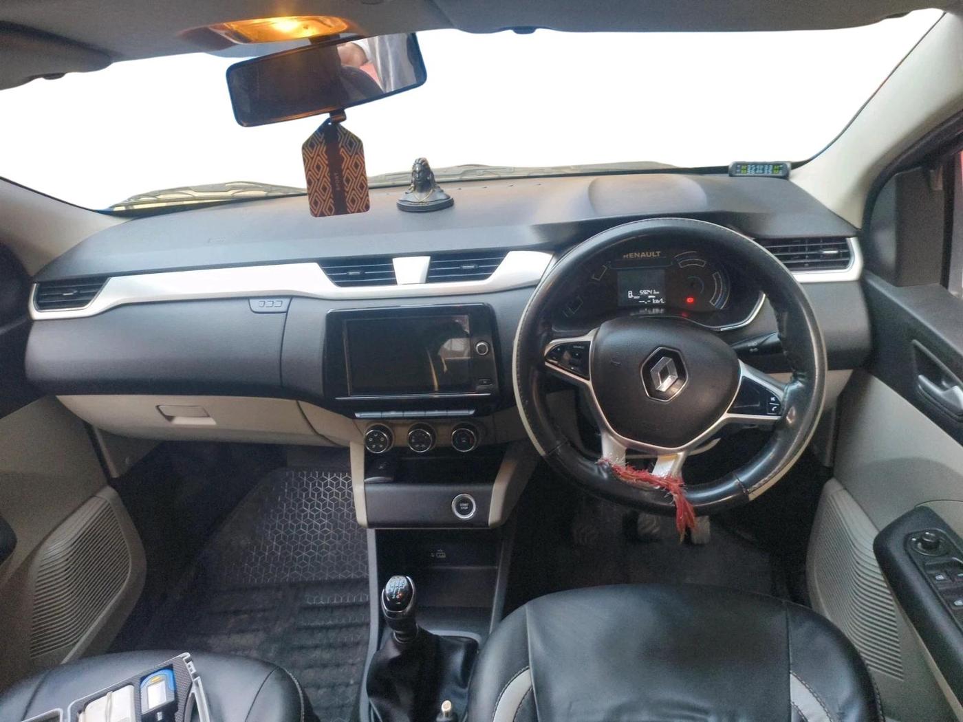 2022 Renault TRIBER RXZ, Petrol, Manual, 59,241 km, interior