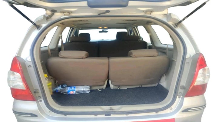 2013 Toyota Innova 2.5 GX 8 STR, Diesel, Manual, 2,62,801 km, exterior