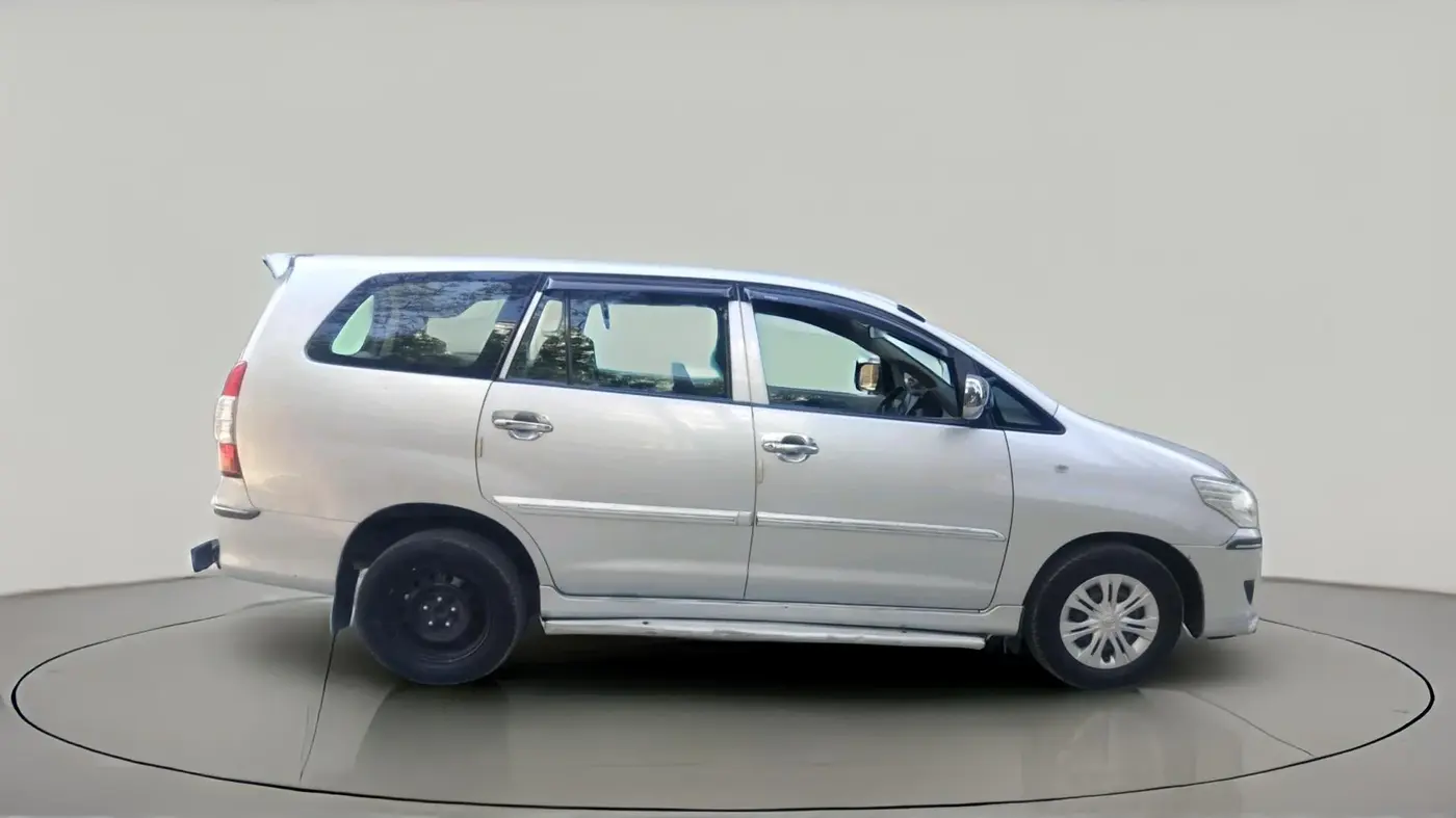2013 Toyota Innova 2.5 GX 8 STR, Diesel, Manual, 2,62,801 km, exterior