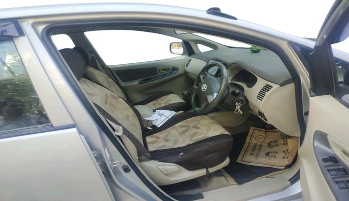 2013 Toyota Innova 2.5 GX 8 STR, Diesel, Manual, 2,62,801 km, interior