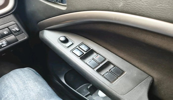 2025 Maruti BREZZA ZXI S-CNG, CNG, Manual, 33,330 km, interior