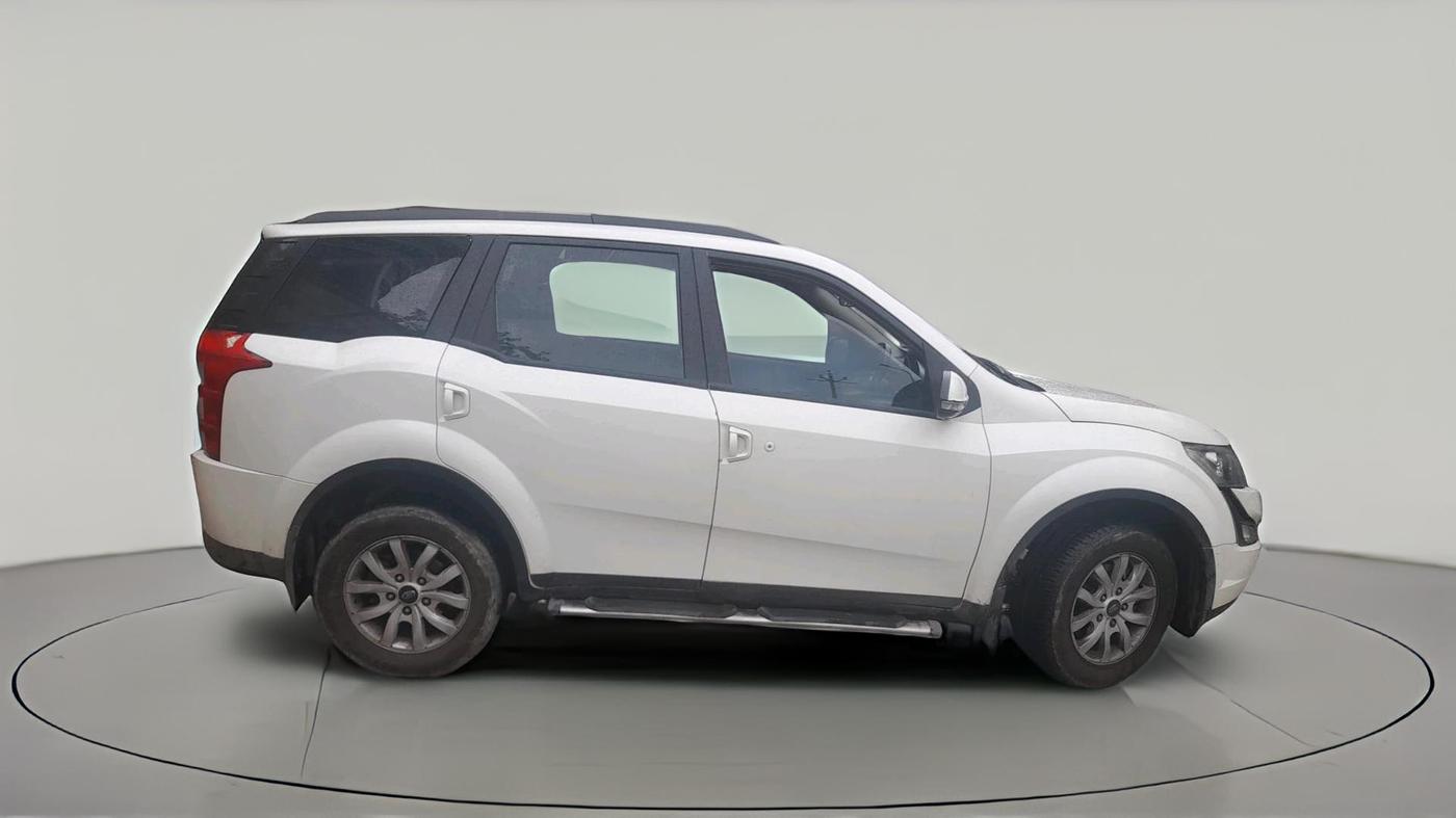 2017 Mahindra XUV500 W6, Diesel, Manual, 2,10,751 km, exterior