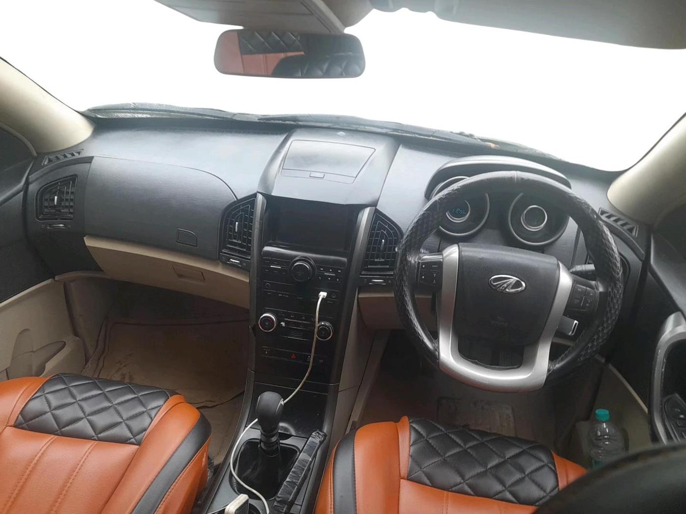 2017 Mahindra XUV500 W6, Diesel, Manual, 2,10,751 km, interior