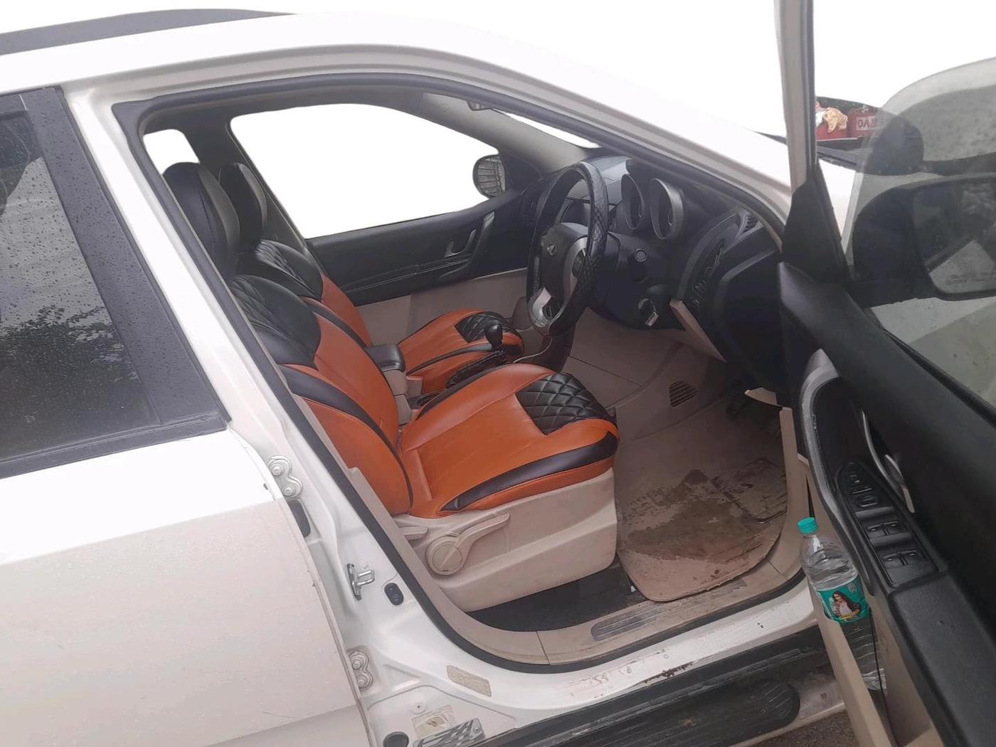 2017 Mahindra XUV500 W6, Diesel, Manual, 2,10,751 km, interior
