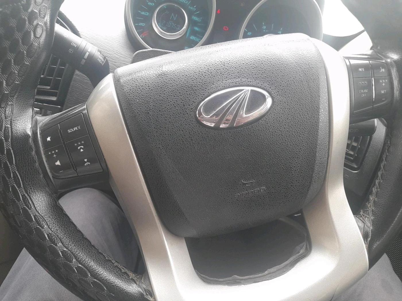 2017 Mahindra XUV500 W6, Diesel, Manual, 2,10,751 km, interior