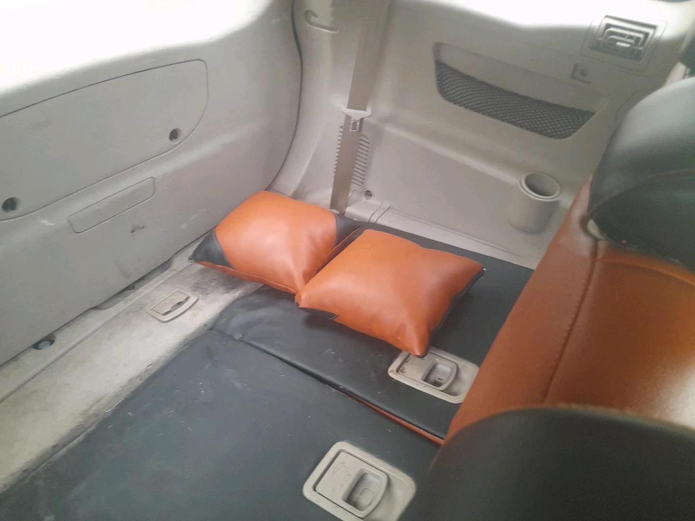 2017 Mahindra XUV500 W6, Diesel, Manual, 2,10,751 km, interior