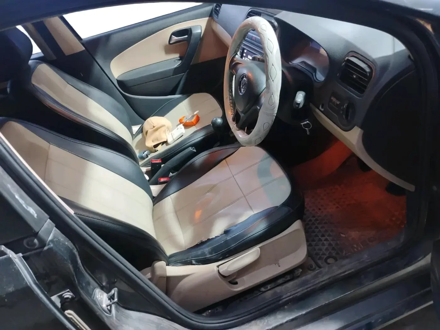 2017 Volkswagen Ameo COMFORTLINE 1.2L, CNG, Manual, 99,386 km, interior