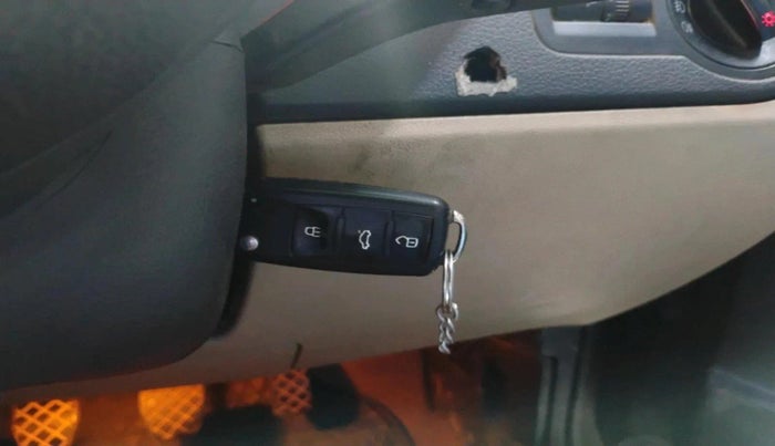 2017 Volkswagen Ameo COMFORTLINE 1.2L, CNG, Manual, 99,386 km, interior