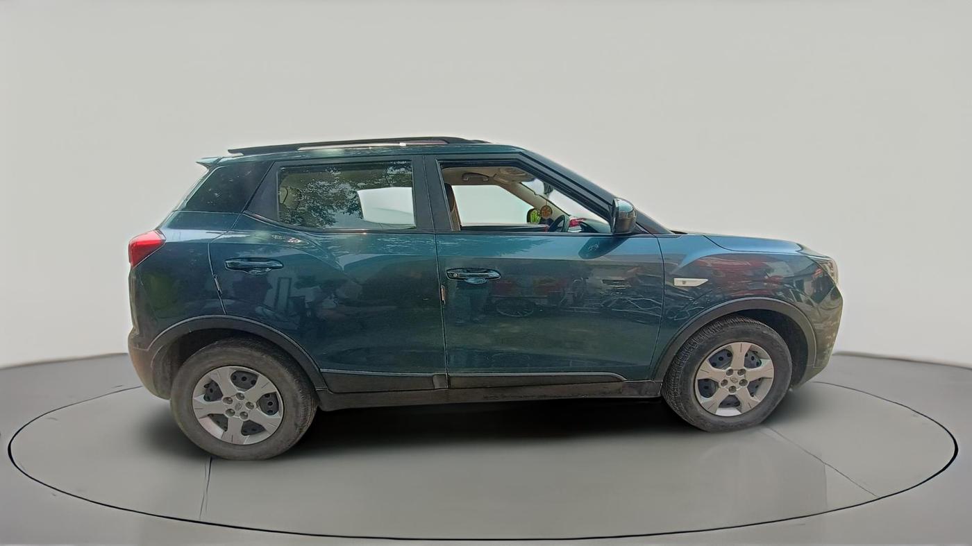 2020 Mahindra XUV300 W6 1.5 DIESEL AMT, Diesel, Automatic, 83,211 km, exterior