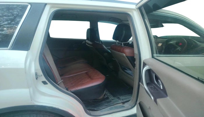2015 Mahindra XUV500 W8, Diesel, Manual, 98,266 km, interior