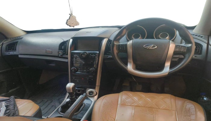 2018 Mahindra XUV500 W9, Diesel, Manual, 1,95,343 km, interior