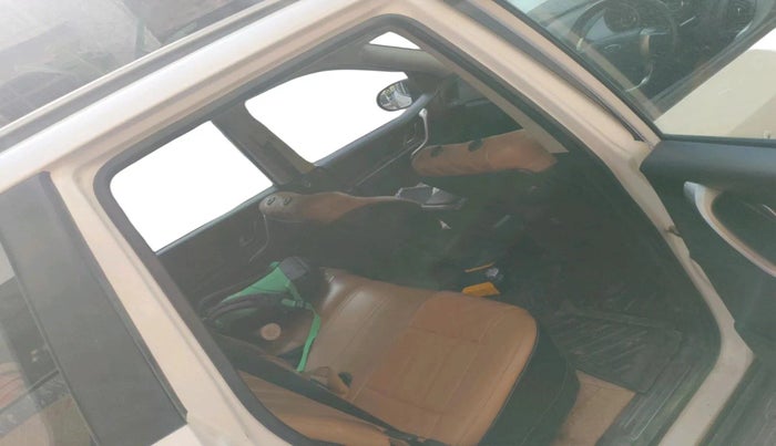 2018 Mahindra XUV500 W9, Diesel, Manual, 1,95,343 km, interior