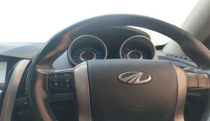 2018 Mahindra XUV500 W9, Diesel, Manual, 1,95,343 km, interior