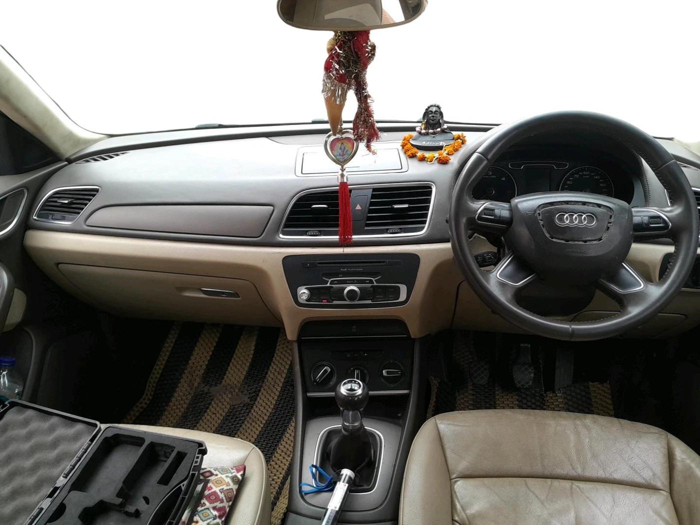 2014 Audi Q3 2.0 TDI MT S EDITION, Diesel, Manual, 1,24,817 km, interior