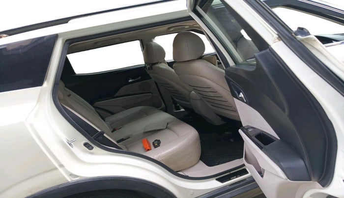 2021 Mahindra XUV300 W8 (O) 1.5 DIESEL AMT, Diesel, Automatic, 1,03,449 km, interior