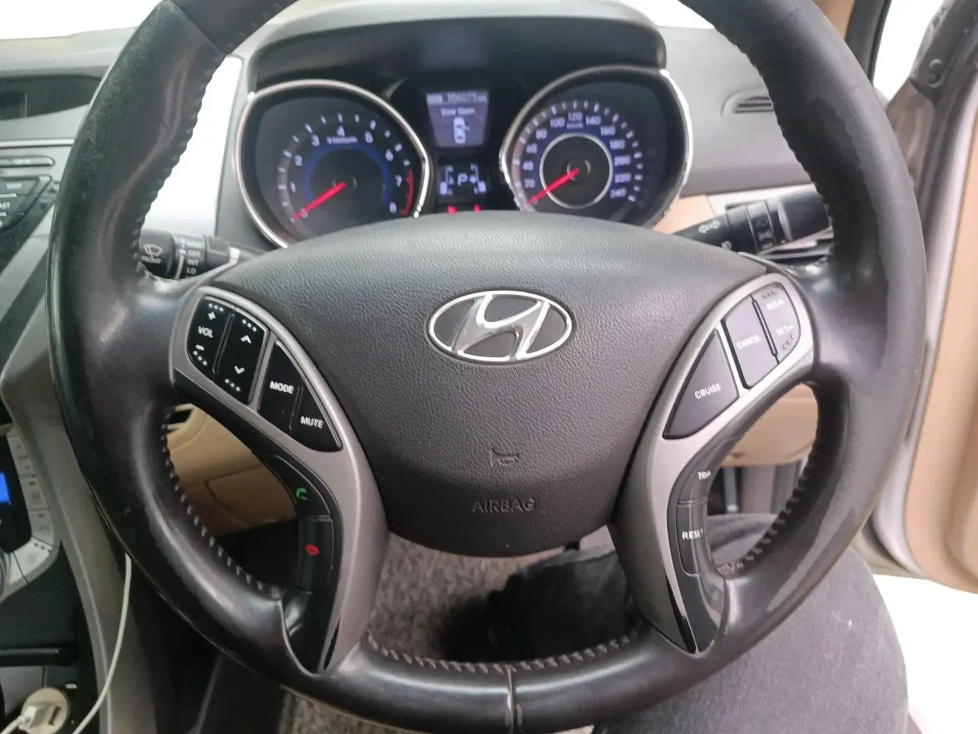 2014 Hyundai New Elantra 1.8 SX AT VTVT, CNG, Automatic, 1,06,075 km, interior