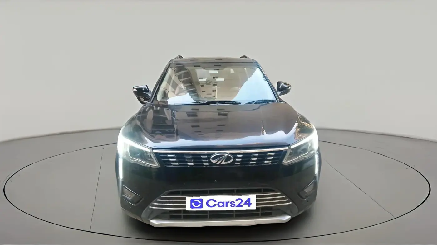 2020 Mahindra XUV300 W8 1.5 DIESEL, Diesel, Manual, 1,39,920 km, exterior