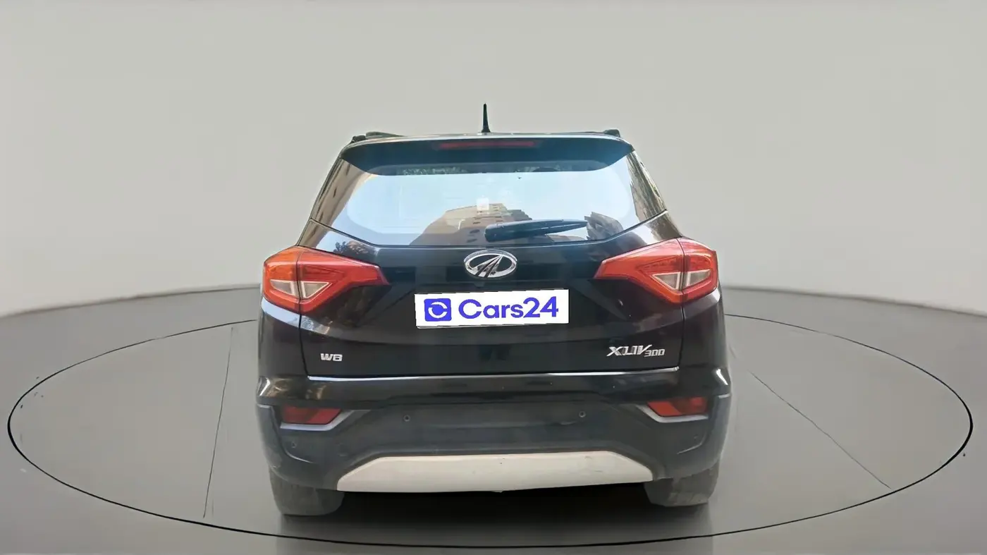2020 Mahindra XUV300 W8 1.5 DIESEL, Diesel, Manual, 1,39,920 km, exterior