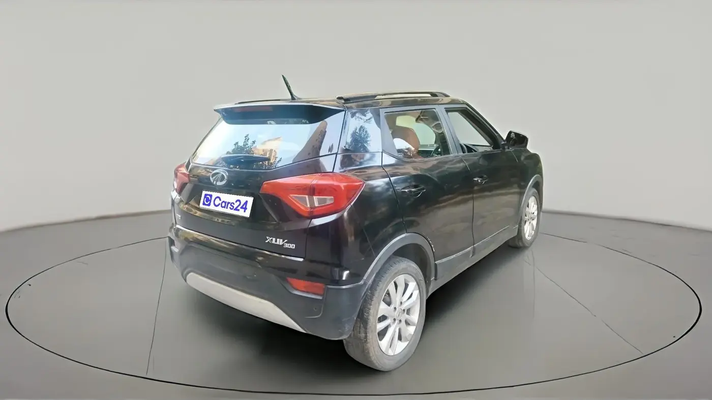 2020 Mahindra XUV300 W8 1.5 DIESEL, Diesel, Manual, 1,39,920 km, exterior